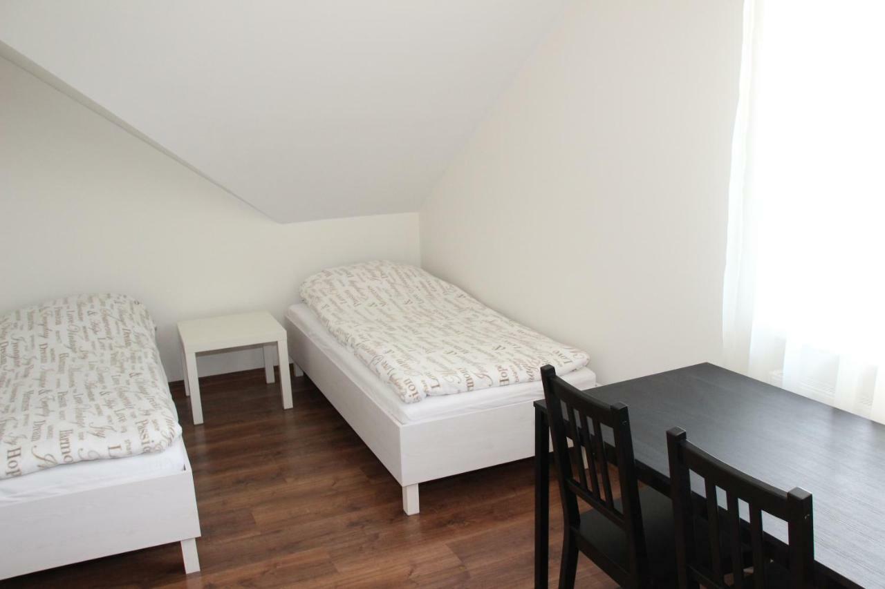 Fredry 8 Apartamento Piastow Exterior foto